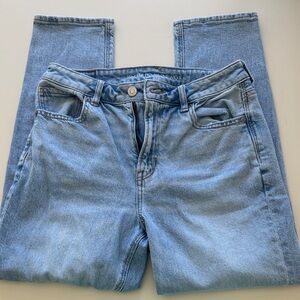 American Eagle Outfitters Light Blue Strigid Mom Jean almost new 6S